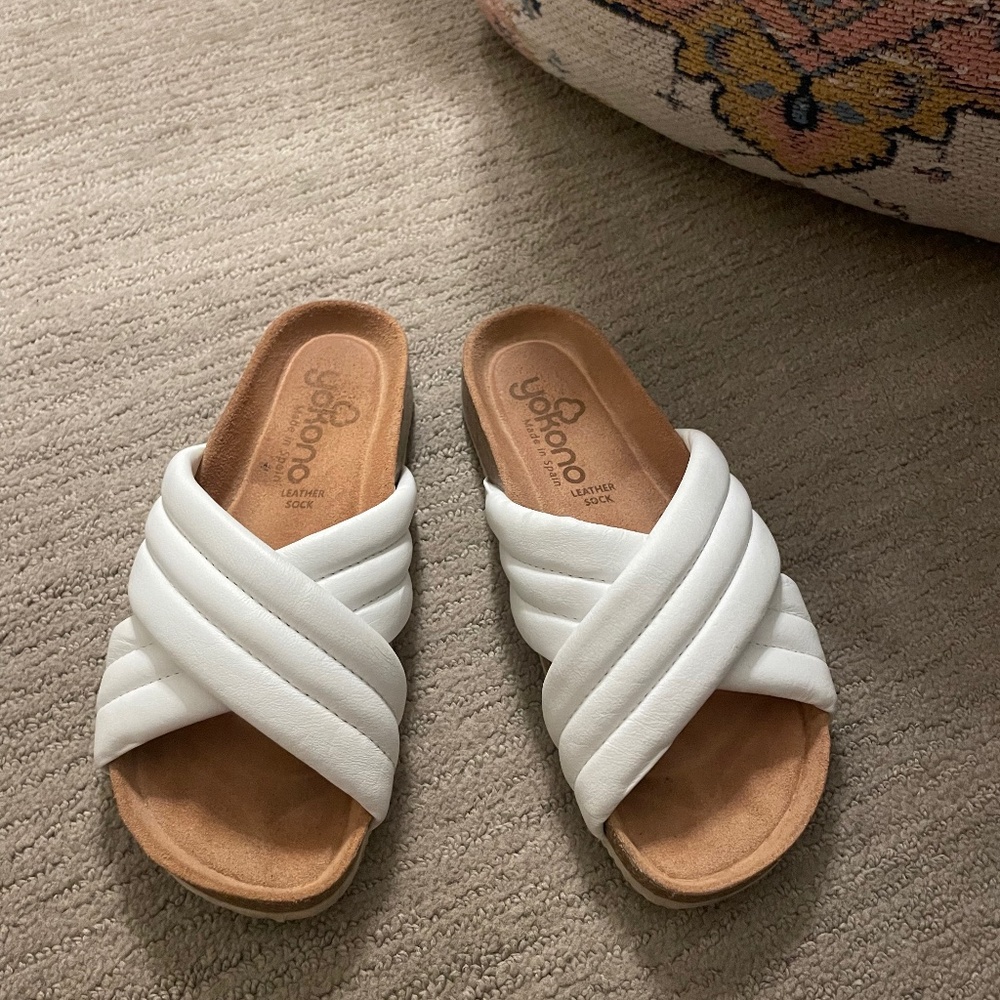 WHITE SLIDES CORK BASE